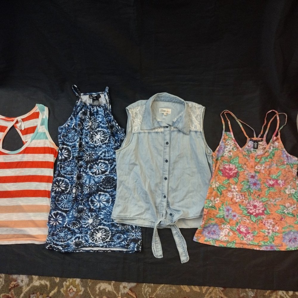 (4) Womens Size Large Spring Summer Tops Tanks Bundle Size S